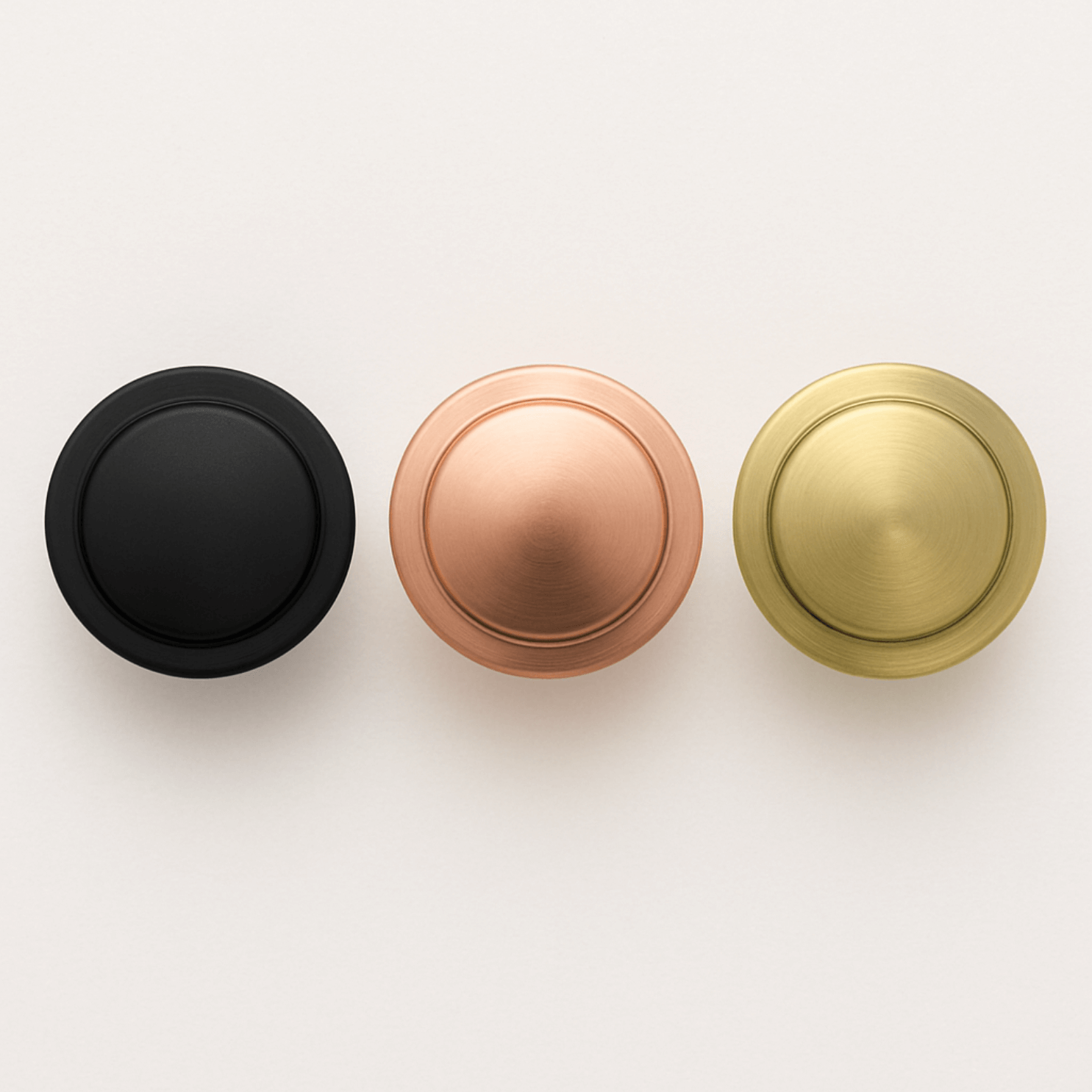 Deurknop 32mm goud (rond) met strakke designlook. Ideaal als kastknop/meubelknop/ladeknop, incl. schroef en eenvoudig te monteren. Levering uit eigen voorraad; voor 15:00 besteld, morgen in huis. - BY MJM - GMJ49-10